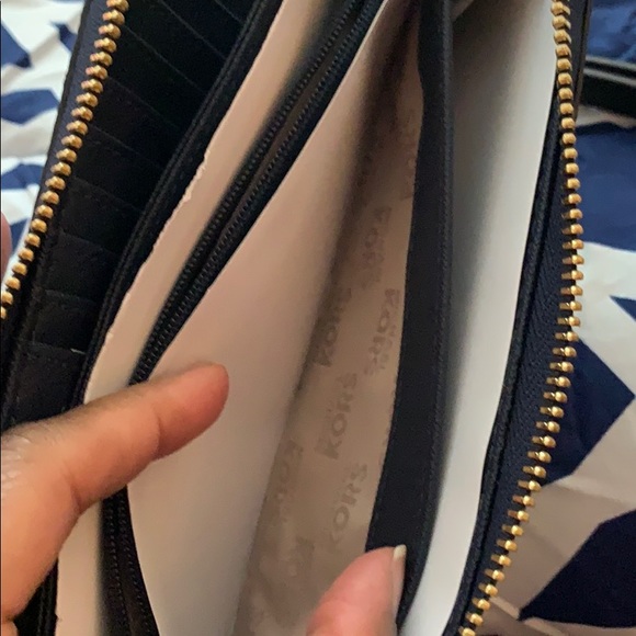 Michael Kor wristlet - Picture 8 of 14